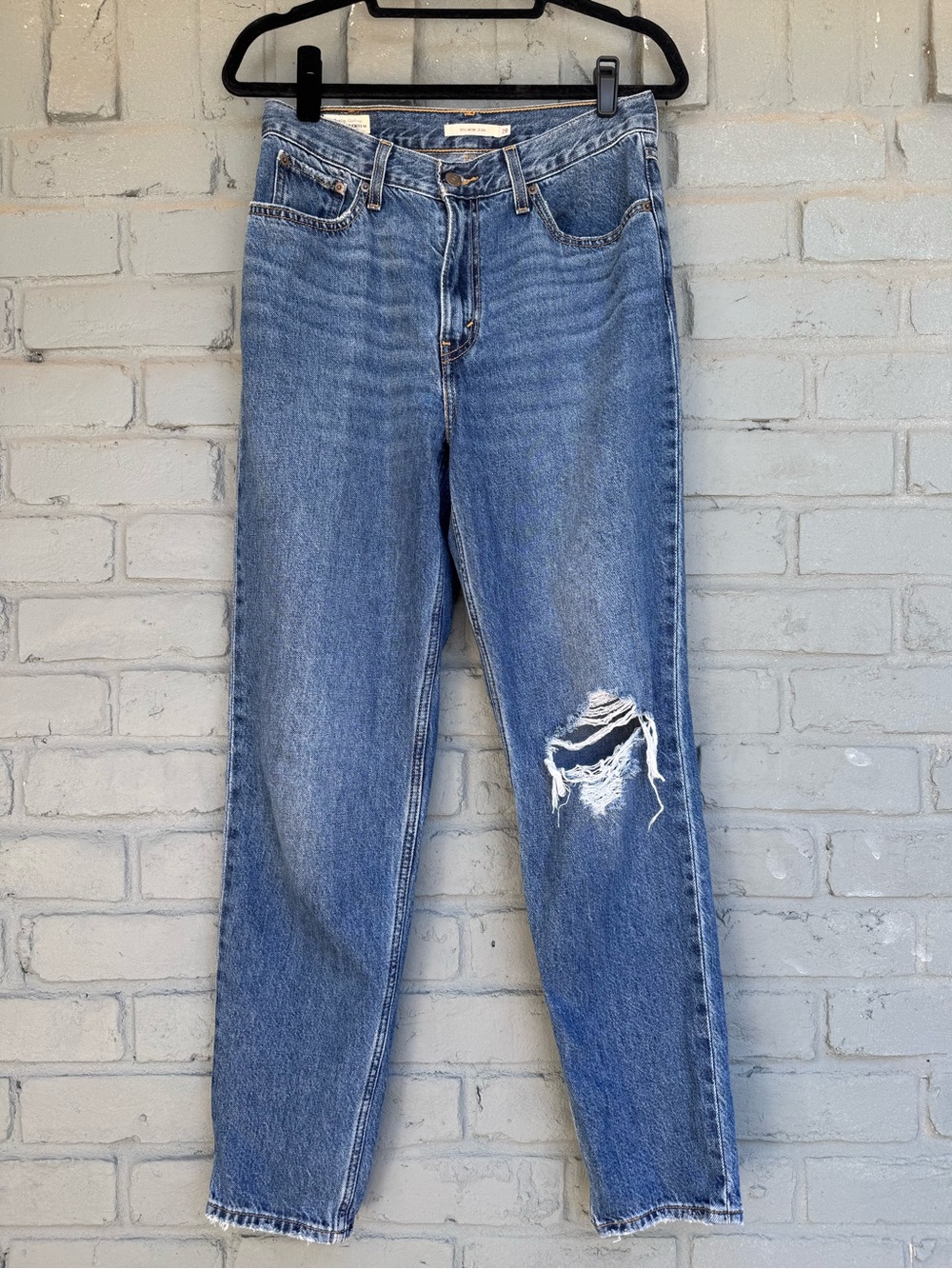 Levi’s Premium Eighties 80s Mom Jeans Distressed Leg 100% Cotton